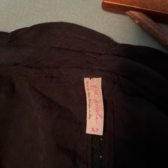 Free People V Neck Flutter Sleeve Blouse Size SP - Picture 3 of 9